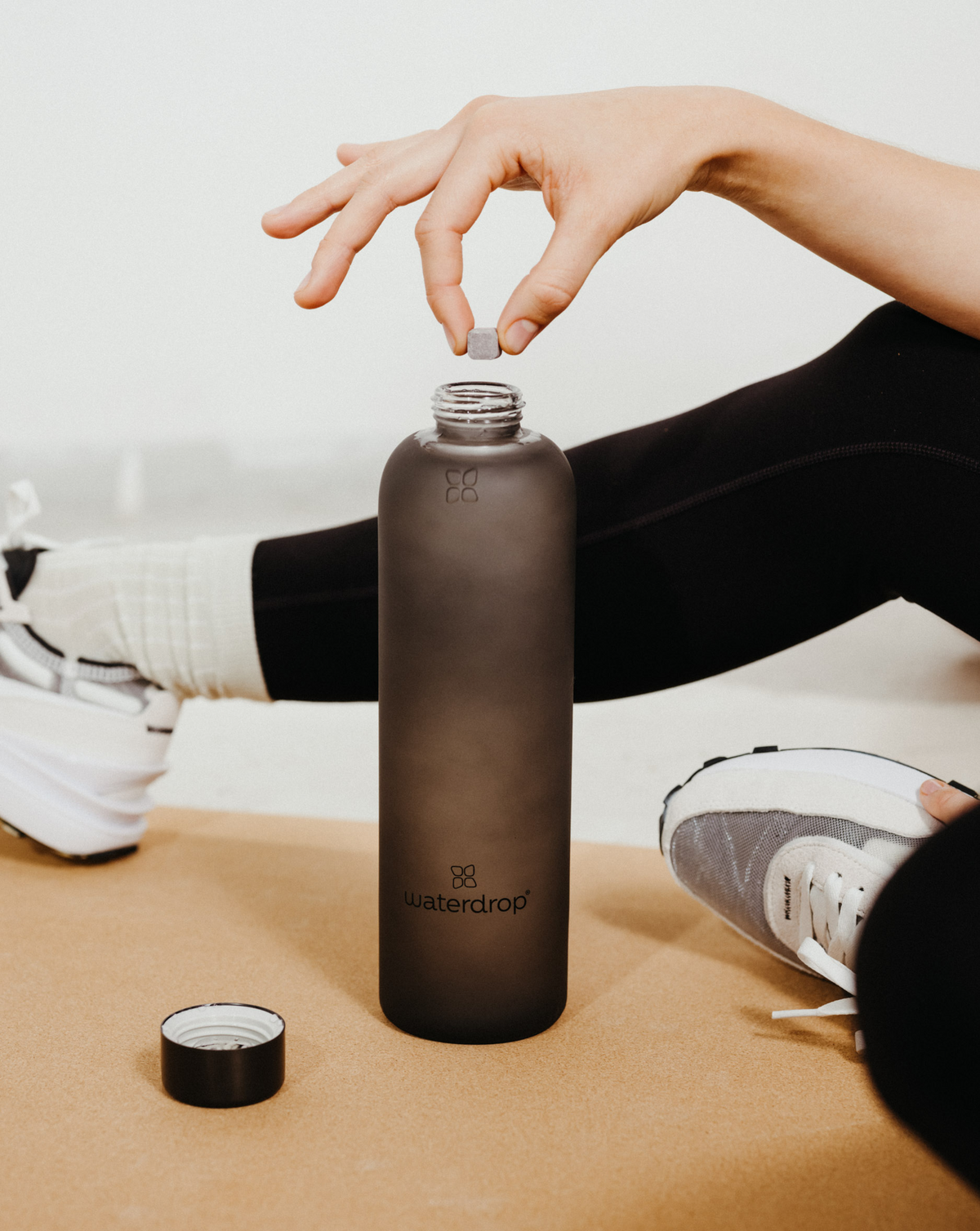 NERO Frosted Glass 20 fl oz · Durable Borosilicate Glass Bottle