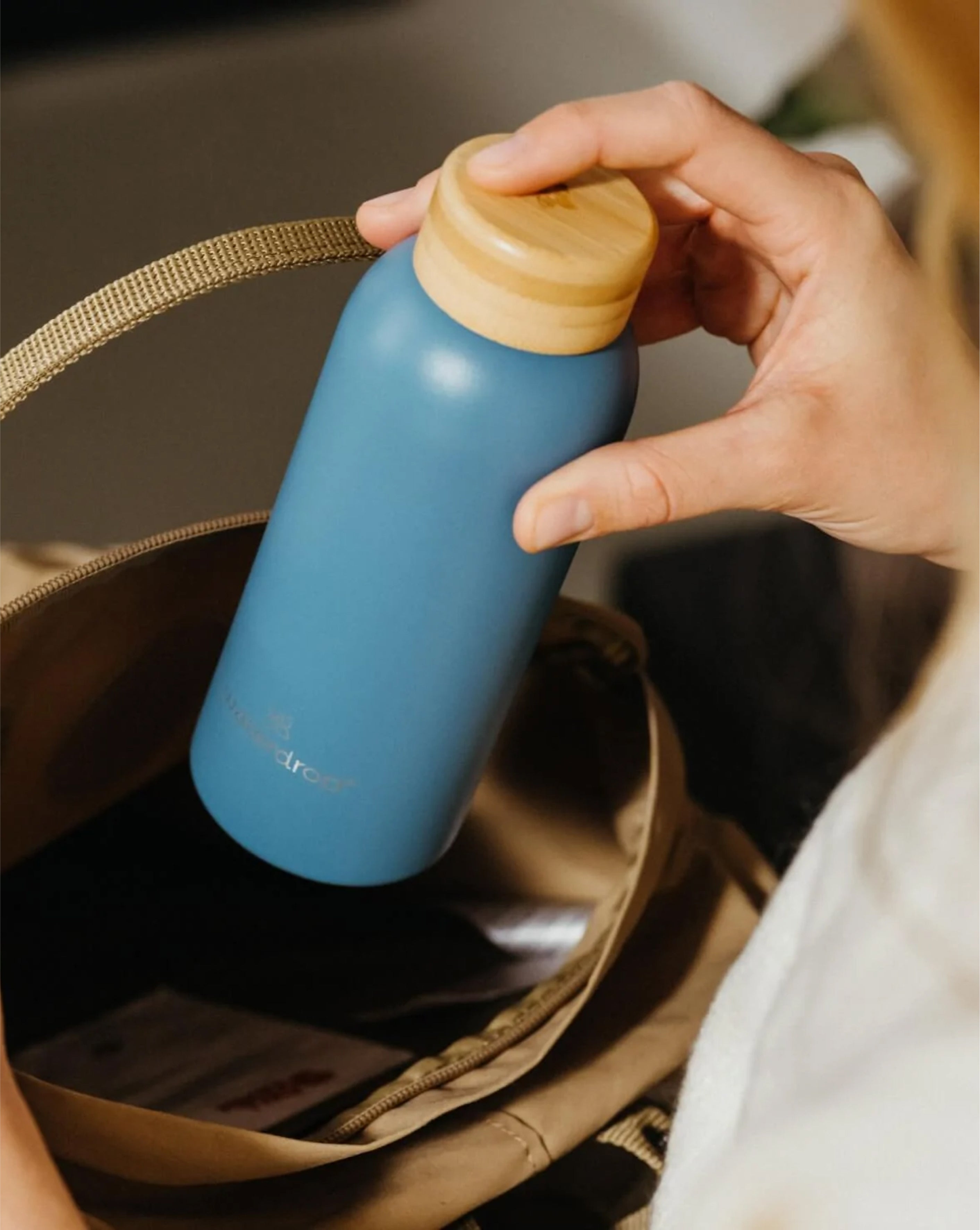 Thermo Steel Bottle with Bamboo cap · 20 oz / White · Double-Walled Stainless Steel · Leakproof · Keeps Cold For 24 Hours